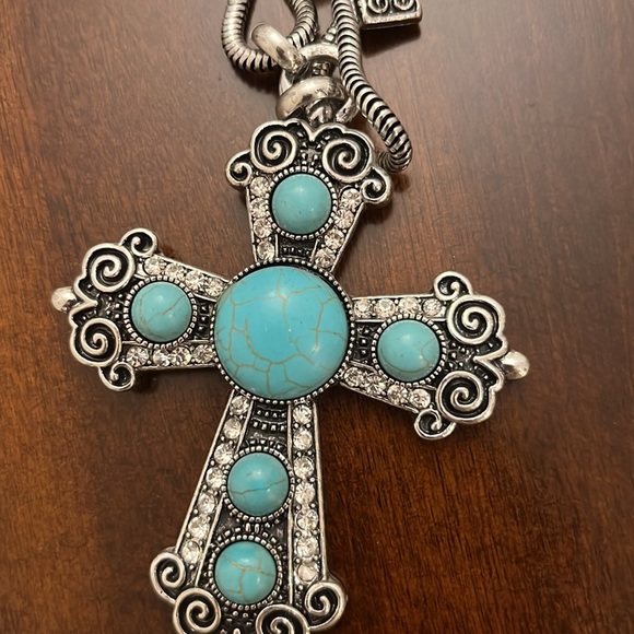 Big cross statement necklace - Picture 2 of 8